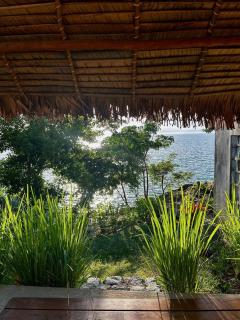 CareFree on Komba - Beachfront Flat -Easy Airport Pickup - 30m to beach - 6