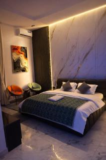 Creststone Brand New Luxury 4 Bedroom Duplex - 3
