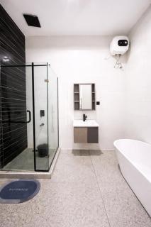 Creststone Brand New Luxury 4 Bedroom Duplex - 2