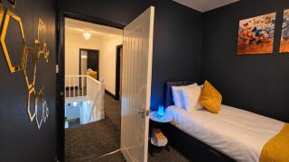 Spacious 3-Bed House in Stockton-on-Tees with Parking - 5