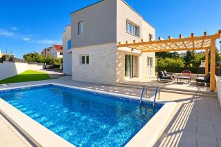 House Heated pool Kreso - 8