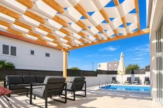 House Heated pool Kreso - 7