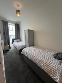 Seaside 2BR Stay in Herne Bay - 7