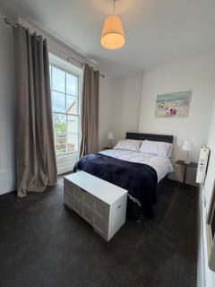 Seaside 2BR Stay in Herne Bay - 9