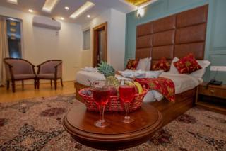 The Riviera Hotel Pahalgam - 1