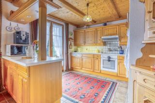 Chalet authentique avec vue montagne, cheminée & jardin - 6