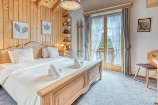Chalet authentique avec vue montagne, cheminée & jardin - 3