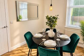 Modern 2-Bed house, near city centre, Parking - 2