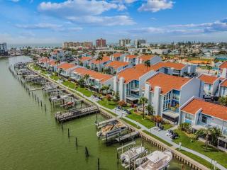 Fall Promo! Waived Resort Fee! Family Friendly, Steps to Beach! - St Pete Beach - 7