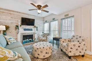 Fall Promo! Waived Resort Fee! Family Friendly, Steps to Beach! - St Pete Beach - 5