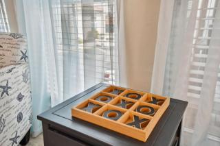 Fall Promo! Waived Resort Fee! Family Friendly, Steps to Beach! - St Pete Beach - 2