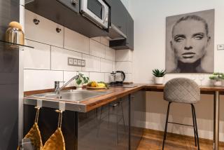 Super Central Cosy 1BR Near NewYork Cafe w View - 8