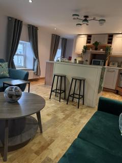 Amore Apartment - Cosy, Modern Top Floor Apartment - 4