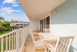 Ocean Views from Every Room on Seven Mile Beach - 7