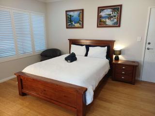 Cosy Haven - Large Comfy Dwelling - 4