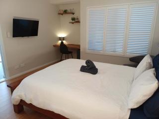 Cosy Haven - Large Comfy Dwelling - 6