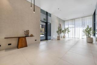 Luxury High-Floor Apt | New Tower | Steps to Mall - 4