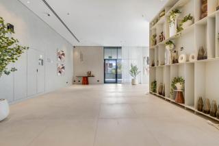 Luxury High-Floor Apt | New Tower | Steps to Mall - 5