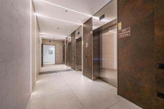 Luxury High-Floor Apt | New Tower | Steps to Mall - 3