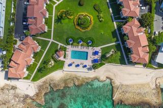 Newly Remodeled 2 Bedroom Condo on Seven Mile Beach - 1