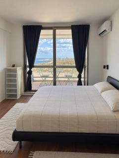 Mandarin Beachfront Apartment with Sea View Balcony - 9