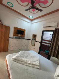 Shloka guest house - 1