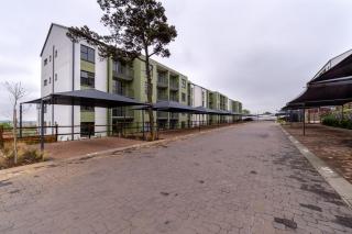 #AlimamaSpaces Modern 3BR Apartment with Pool in Boksburg - 7