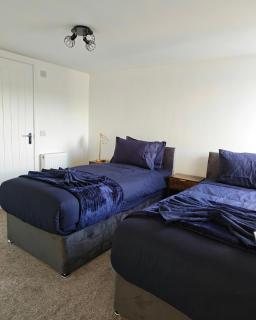 Huge contractor home - entire team 6 bed sleeps 10 - 9