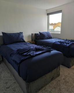 Huge contractor home - entire team 6 bed sleeps 10 - 8