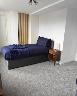 Huge contractor home - entire team 6 bed sleeps 10 - 6