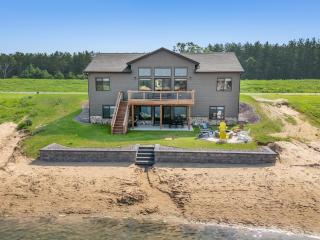 Sunset Lake Lodge for 20 - Beach & Game Room - 0