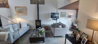 Sophisticated Seafront 3BD Suntrap Landscaped Yard - 6