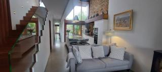 Sophisticated Seafront 3BD Suntrap Landscaped Yard - 5