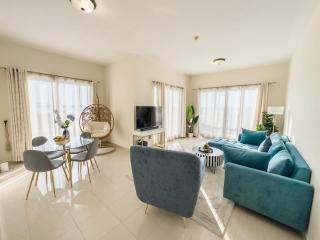 Spacious 1BR Apartment Near the Beach - 0