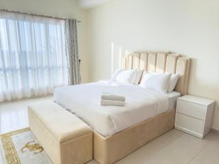 Spacious 1BR Apartment Near the Beach - 8