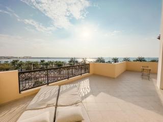Spacious 1BR Apartment Near the Beach - 7