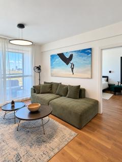 Mandarin Beachfront Apartment with Sea View Balcony - 7