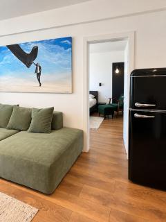 Mandarin Beachfront Apartment with Sea View Balcony - 2