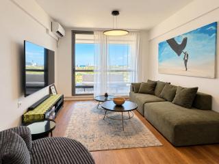 Mandarin Beachfront Apartment with Sea View Balcony - 6