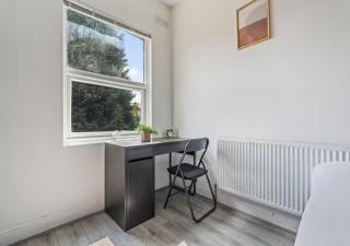 Coventry Contractor Hub - 4-Bedroom House with Free Parking-CV5 - 1