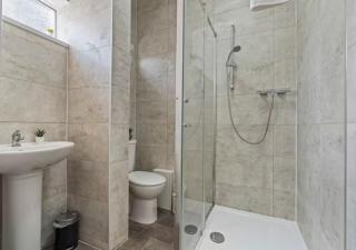 Coventry Contractor Hub - 4-Bedroom House with Free Parking-CV5 - 7