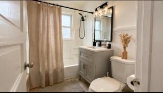 The Cleveland Cozy Retreat Private Upstairs 2BR Apartment - 5