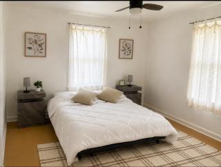 The Cleveland Cozy Retreat Private Upstairs 2BR Apartment - 6