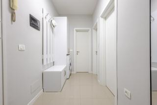New Bazaar Apartment - Steps from City Center - 4
