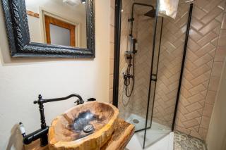 Barrique Garden Rooms - Licensed - Breakfast -Free Airport Pickup - 3
