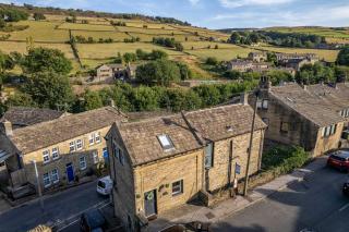 THE OLD SHOP - Cosy Holme Valley Retreat, Near Holmfirth, Free Parking and Amazing Views - 9