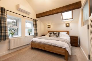 THE OLD SHOP - Cosy Holme Valley Retreat, Near Holmfirth, Free Parking and Amazing Views - 8