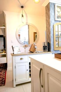 The Rainbow Room in a Luxury 3 Bedroom Home in Kyalami - 2