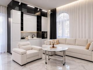 White Apartment on Moskovyan Street - 0
