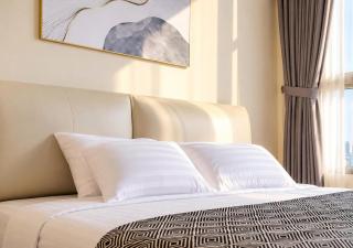 Landmark Aura Suites Vinhomes Central Park - 2